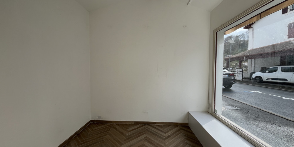 local commercial à ST JEAN PIED DE PORT (64220)